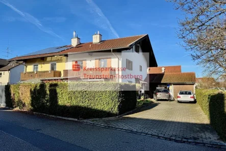 Außenansicht - Haus kaufen in Garching - vermietete Doppelhaushälfte in ruhiger Lage