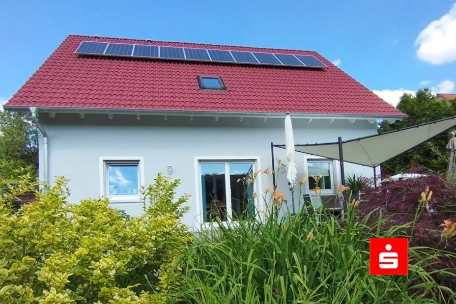 Blick vom Garten - Haus kaufen in Weidenberg - Wohnvergnügen