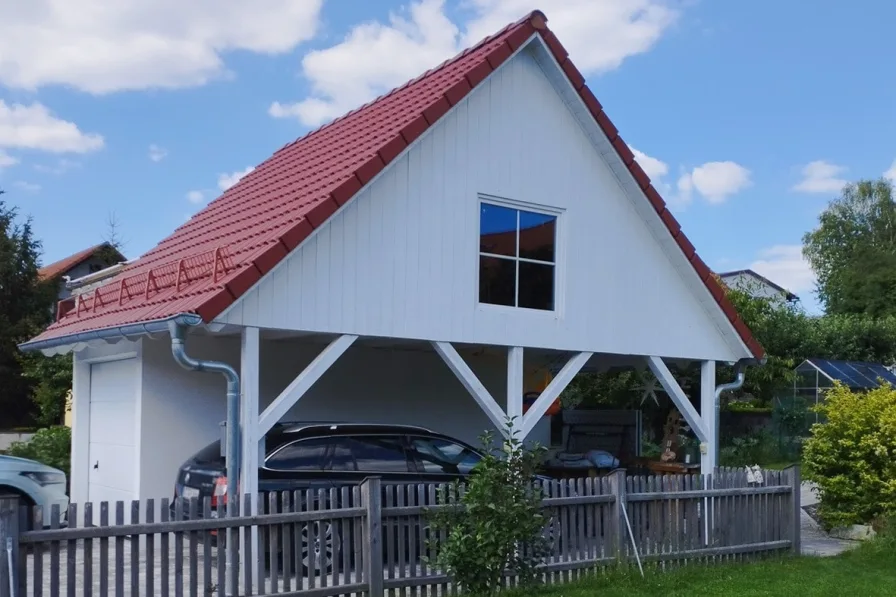 Garage/Carport mit Satteldach