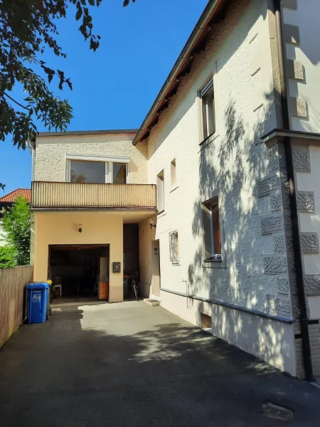 Garage - Balkon - Innenhof