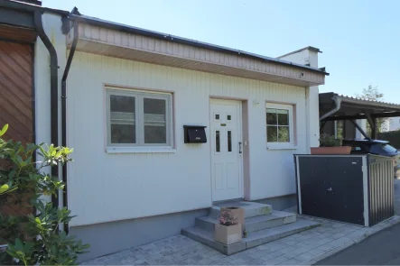 Aussenansicht Eingangsbereich - Haus kaufen in Fichtelberg - Entspannung und Erholung in der Natur