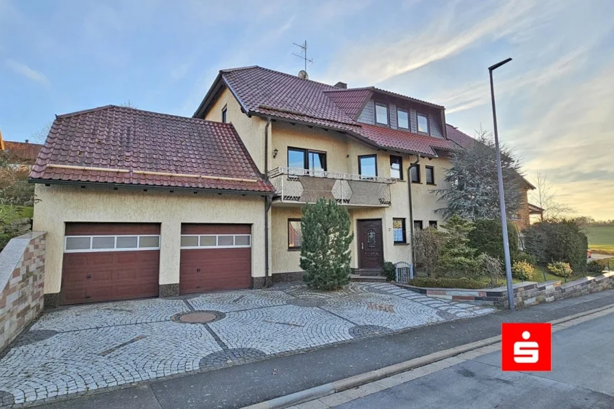 Außenansicht - Haus kaufen in Bad Berneck - Repräsentatives Zweifamilienhaus in beliebter Lage in Bad Berneck -Virtueller Rundgang vorhanden!