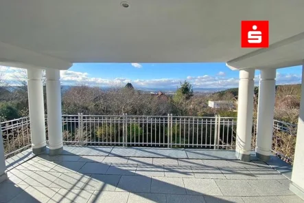 Balkon mit Ausblick - Haus kaufen in Bayreuth - Exklusiv, einzigartig, elegant