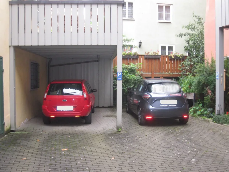 Stellplatz und Carport