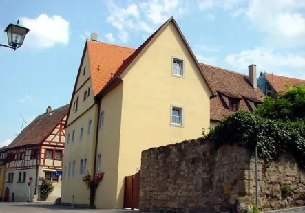 Hausansicht - Wohnung mieten in Rothenburg - Singlewohnung hinter historischen Mauern