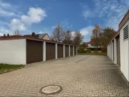 Garagenhof gegenüber