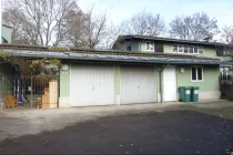 Hausansicht mit Garage