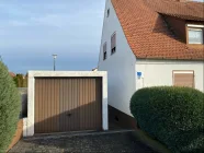 Hausansicht mit Garage