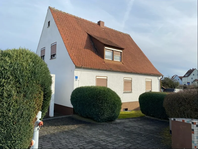 Hausansicht - Haus kaufen in Burgoberbach - Eigenheim mit Potential