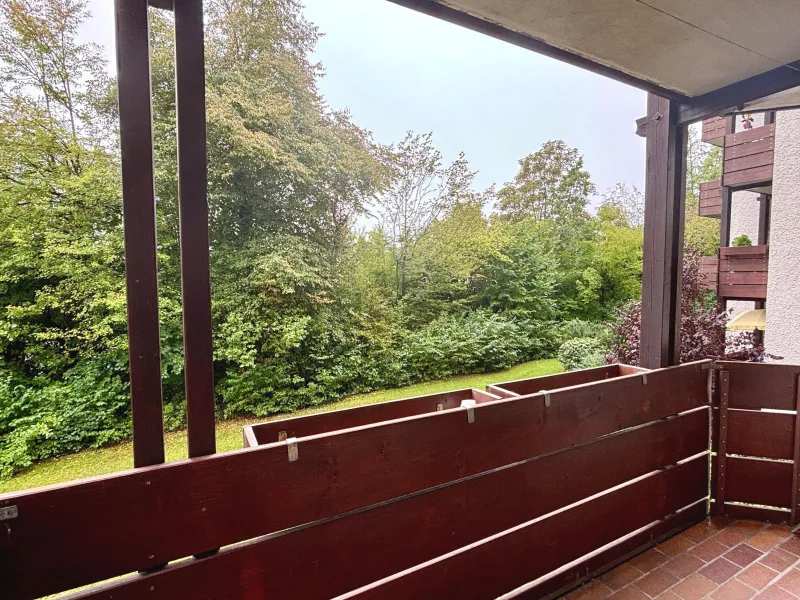 großer Balkon mit Blick ins Grüne