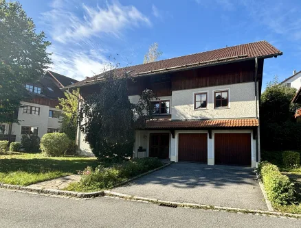 schönes, gepflegtes Wohnhaus - Wohnung kaufen in Deggendorf - 2-Zimmer-Wohnung in Top-Lage