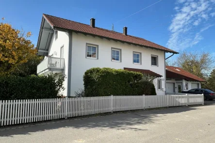 Ansicht des Wohnhauses - Haus kaufen in Plattling - Einfamilienhaus mit Einliegerwohnung