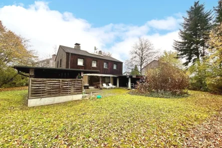 Außenansicht mit Garten - Haus kaufen in Metten - Architektenhaus