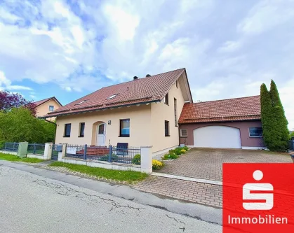 Titelbild - Haus kaufen in Pöttmes - Schickes Einfamilienhaus mit unverbautem Weitblick