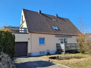 Ansicht Ost mit Garage und Terrasse