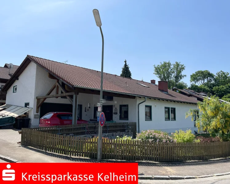 Nordansicht - Haus kaufen in Au - Großzügiges Einfamilienhaus mit Garage und Carport in Au/ Hallertau