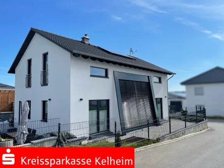 Süd-West-Ansicht - Haus kaufen in Neustadt - Modernes Einfamilienhaus in Hienheim