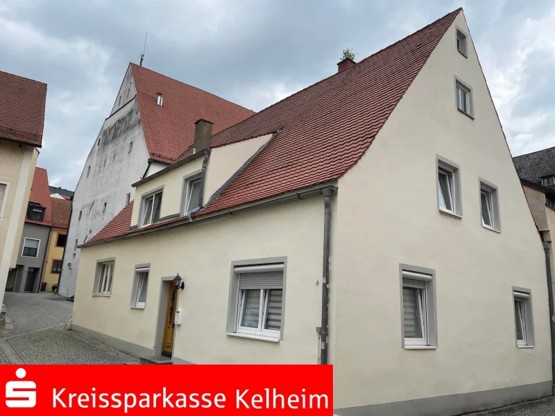 Außenansicht - Haus kaufen in Abensberg - vermietetes Stadthaus im Herzen von Abensberg 