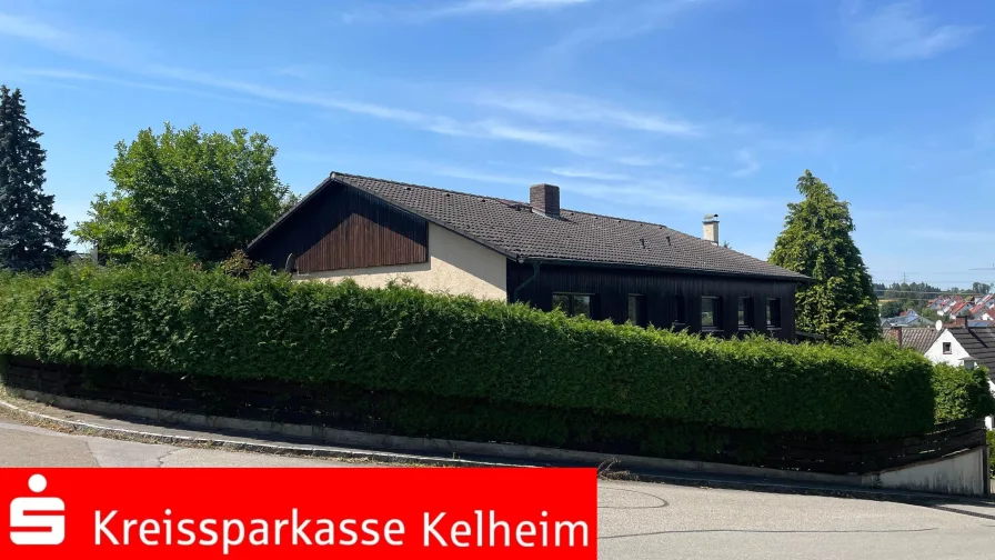 Außenansicht - Haus kaufen in Au - Großzügiges Einfamilienhaus mit Garage in Au/Hallertau 