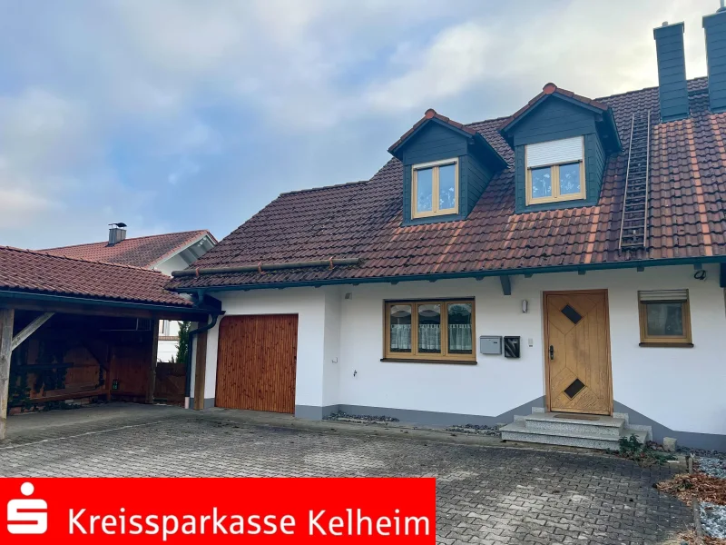 Außenansicht - Haus kaufen in Kelheim - Stilvolle Doppelhaushälfte mit Einliegerwohnung in Kelheim-Thaldorf 