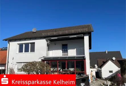 Südansicht - Haus kaufen in Abensberg - gepflegtes Zweifamilienhaus mit 2 Garagen und "Gästehaus" in Abensberg 