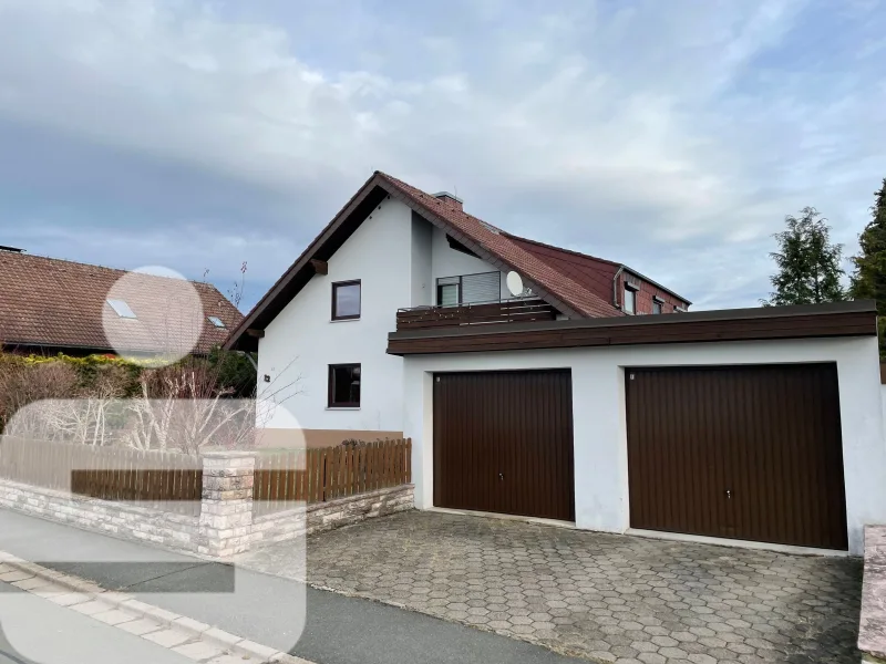 Außenansicht - Haus kaufen in Döhlau - Zweifamilienhaus, tolle Lage - OG vermietet