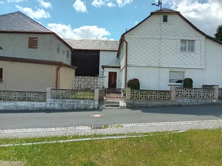 Eingang - Haus kaufen in Rosenthal - ehemaliges Bauernhaus mit großer Scheune und Garten
