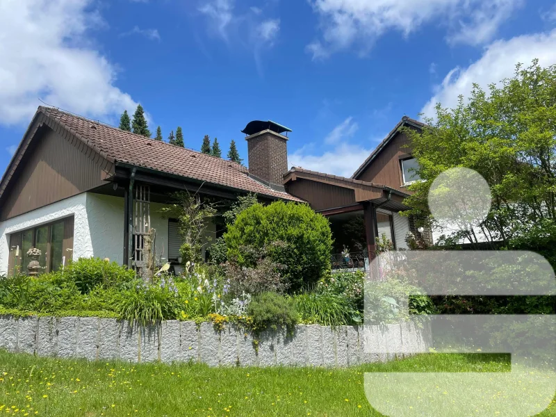 Außenansicht - Haus kaufen in Bad Steben - *wunderbar ruhige Lage mit Weitblick*