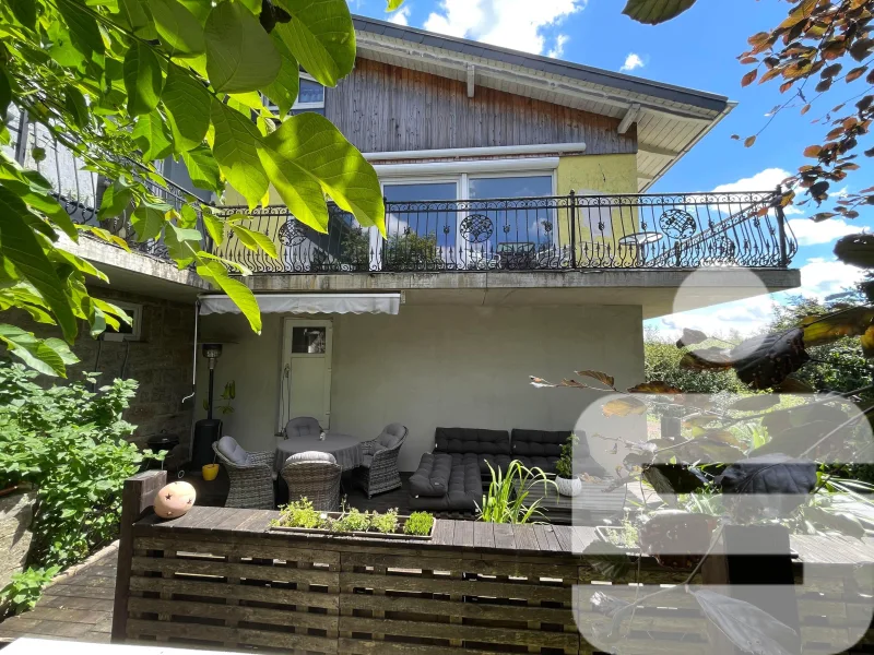 Balkon und Terrasse - Haus kaufen in Schwarzenbach a.Wald - Zweifamilienhaus in Schwarzenbach a. Wald OT Straßdorf