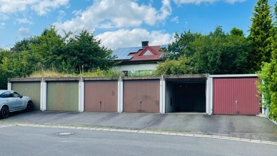 Garage zweite von links