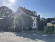 Vorderansicht mit Garage