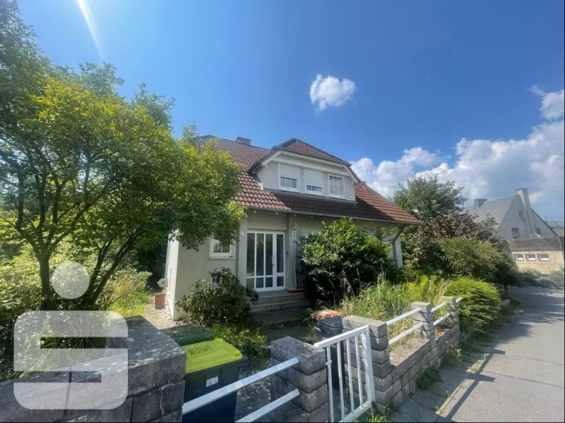 Straßenansicht - Haus kaufen in Hof - schönes Einfamilienhaus in ruhiger Lage