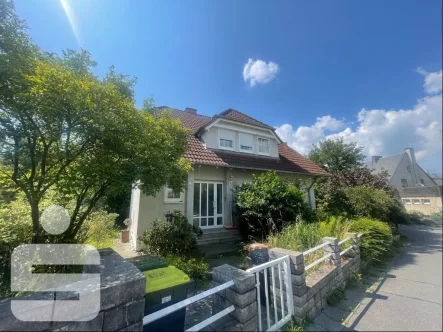 Straßenansicht - Haus kaufen in Hof - schönes Einfamilienhaus in ruhiger Lage