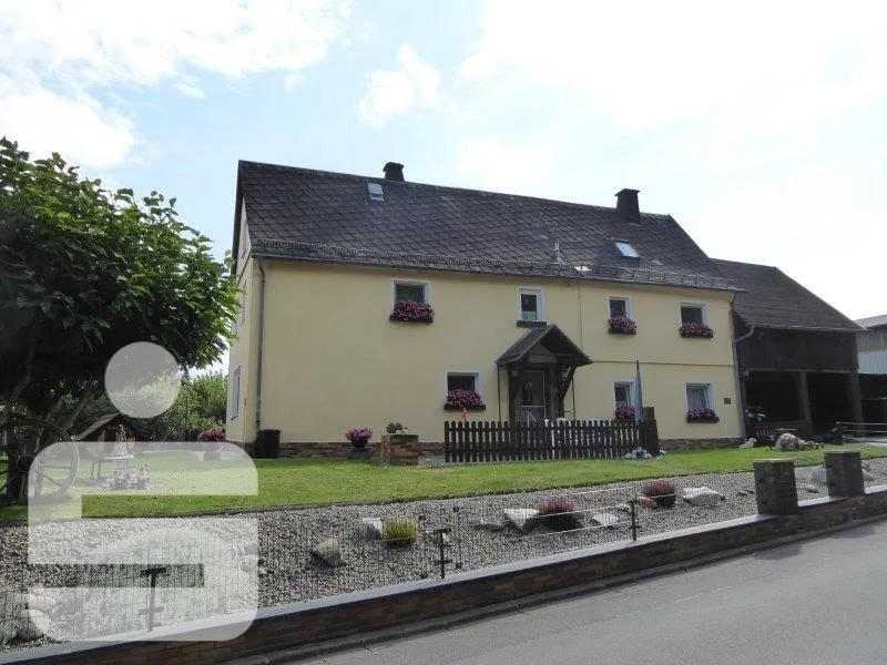 100757-1 - Haus kaufen in Schwarzenbach - Ein-/Zweifamilienhaus in Schwarzenbach