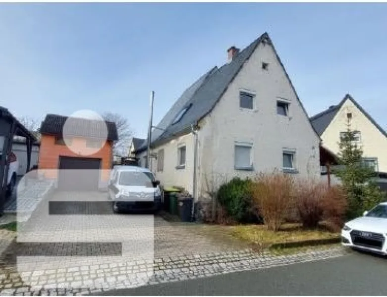 Straßenansicht - Haus kaufen in Selbitz - Einfamilienhaus mit Garage in Selbitz