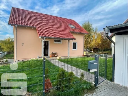 Straßenansicht - Haus kaufen in Igensdorf - Einfamilienhaus in Igensdorf/Etlaswind