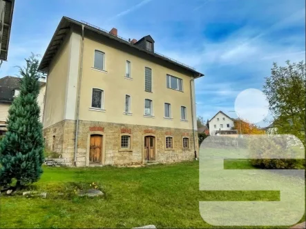 Ostansicht - Haus kaufen in Arzberg - Ein-/Zweifamilienhaus in Arzberg