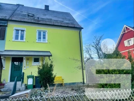 Front - Haus kaufen in Hof - gemütlich Wohnen in Hof: Stilvolles Einfamilienhaus