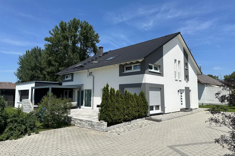 Ansicht - Haus kaufen in Waal - Luxus-EFH mit ELW am Ortsrand von Waal-Emmenhausen