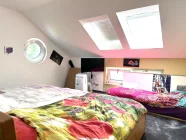 Schlafzimmer Eltern im DG