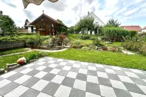 Terrasse mit Blick auf Garten