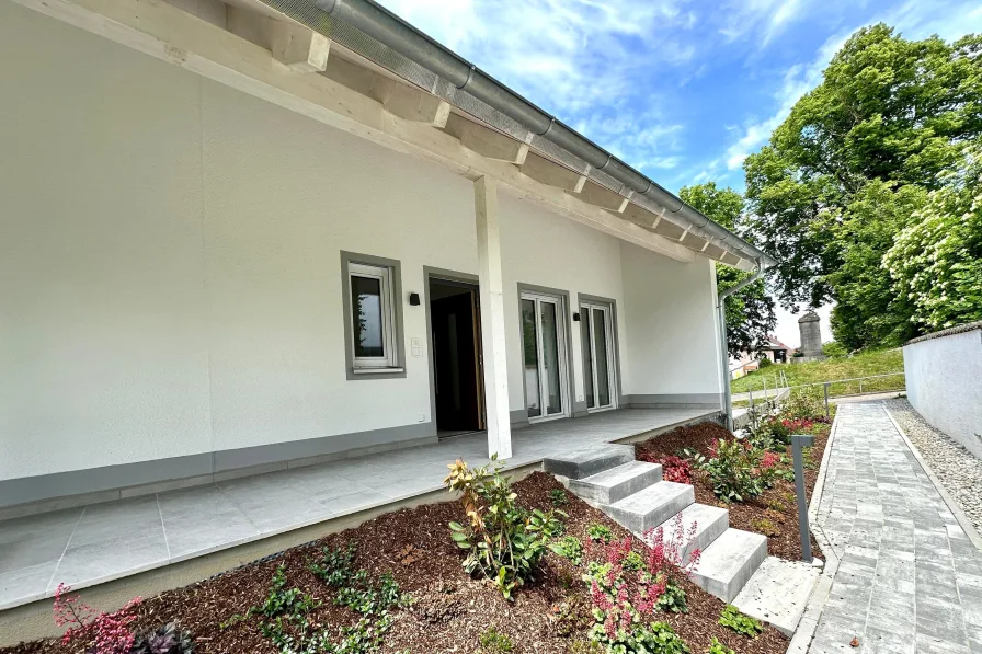 Wohnungseingang und Terrasse - Wohnung mieten in Egling - Maisonettewohnung in Egling an der Paar Erstbezug