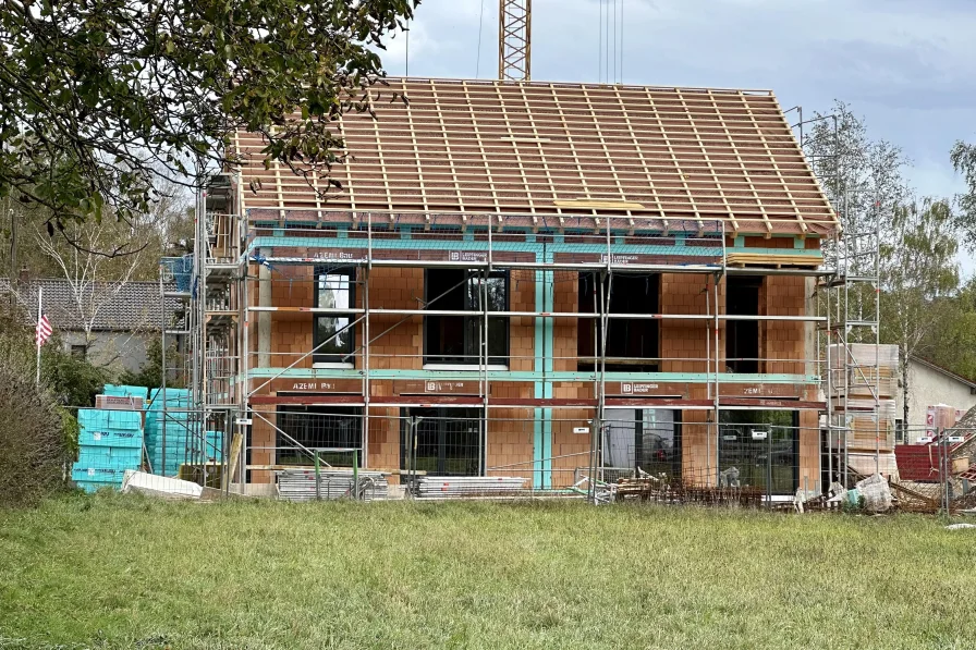 Westansicht, Okt. 2024 - Haus kaufen in Schondorf - KfW Effizienzhaus 40 Plus