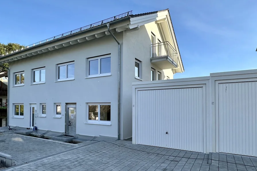 Nordansicht mit Garage