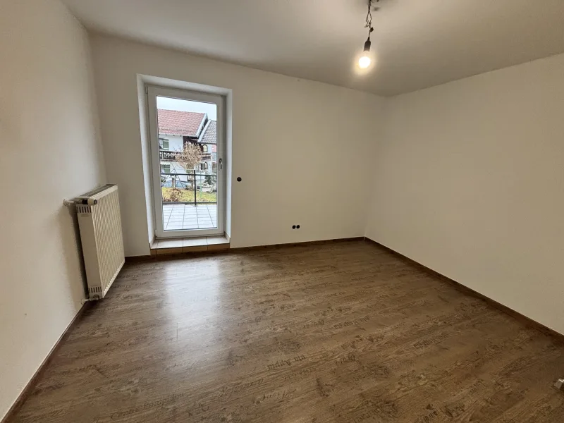 Kinderzimmer mit Zugang zum Balkon