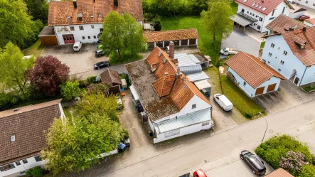 Drohnenaufnahme Gewerbe - Grundstück kaufen in Oberding - Vermietetes Gewerbeobjekt in verkehrsberuhigter Lage mit Vorbescheid für ein Doppelhaus