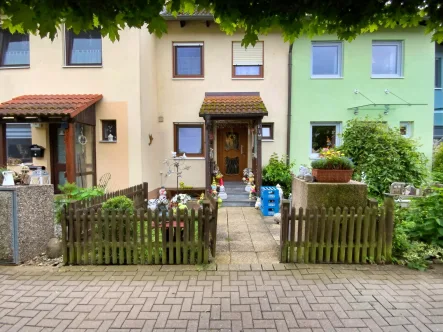 Kapitalanlage oder Eigennutzung - Reihenmittelhaus in Frickenfelden - Haus kaufen in Gunzenhausen - Kleines Reihenmittelhaus mit Garage als Kapitalanlage oder zur Eigennutzung zu verkaufen!