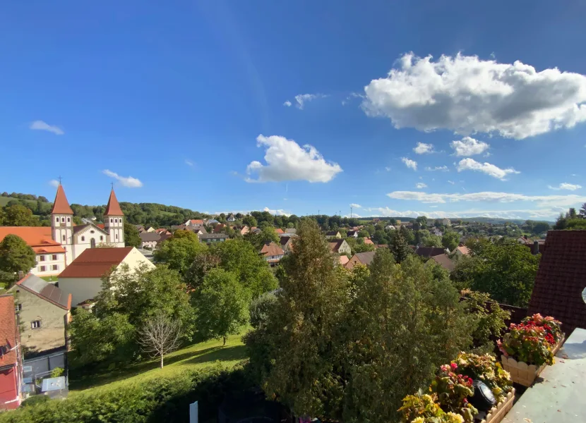 Ausblick vom Balkon im 2. Obergeschoss - Zinshaus/Renditeobjekt kaufen in Heidenheim - Mehrfamilienhaus mit 3 gepflegten Wohnungen!