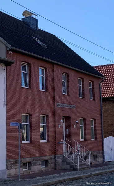 Ansicht Straße - Haus kaufen in Hornhausen - Preisgünstiges MFH für Kapitalanleger