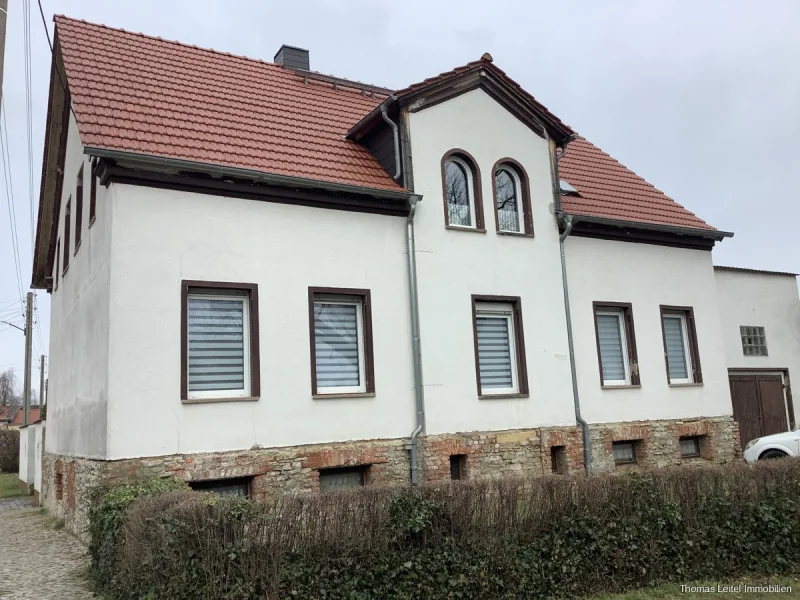 Straßenansicht  - Haus kaufen in Sülzetal / Altenweddingen - Endlich ausreichend Platz für die ganze Familie